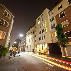 Otel Leonet